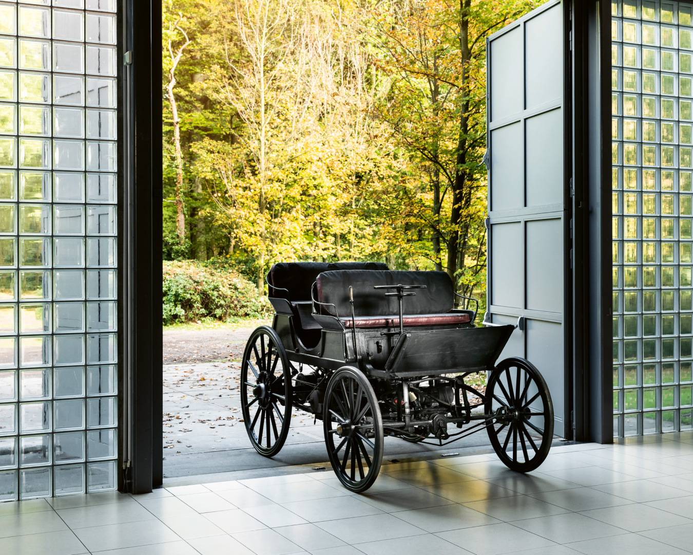 Koets Auto komt het Louwman Museum binnen