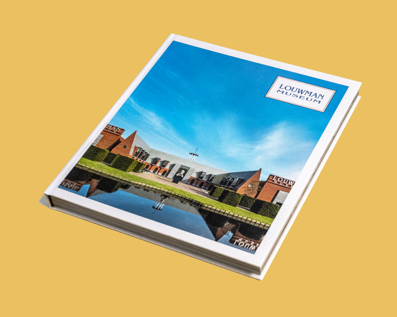 Museumboek vol met fotos van het Louwman Museum